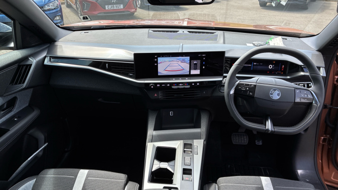 Vauxhall Grandland 1.2 Hybrid 145 Griffin 5dr e-DCT6 Petrol Hatchback - Image 10